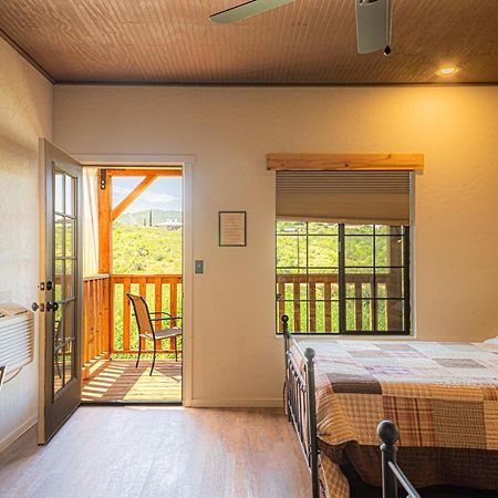 Miners Cabins #1 - Two Double Beds And Private Balcony ทูมสโตน ภายนอก รูปภาพ