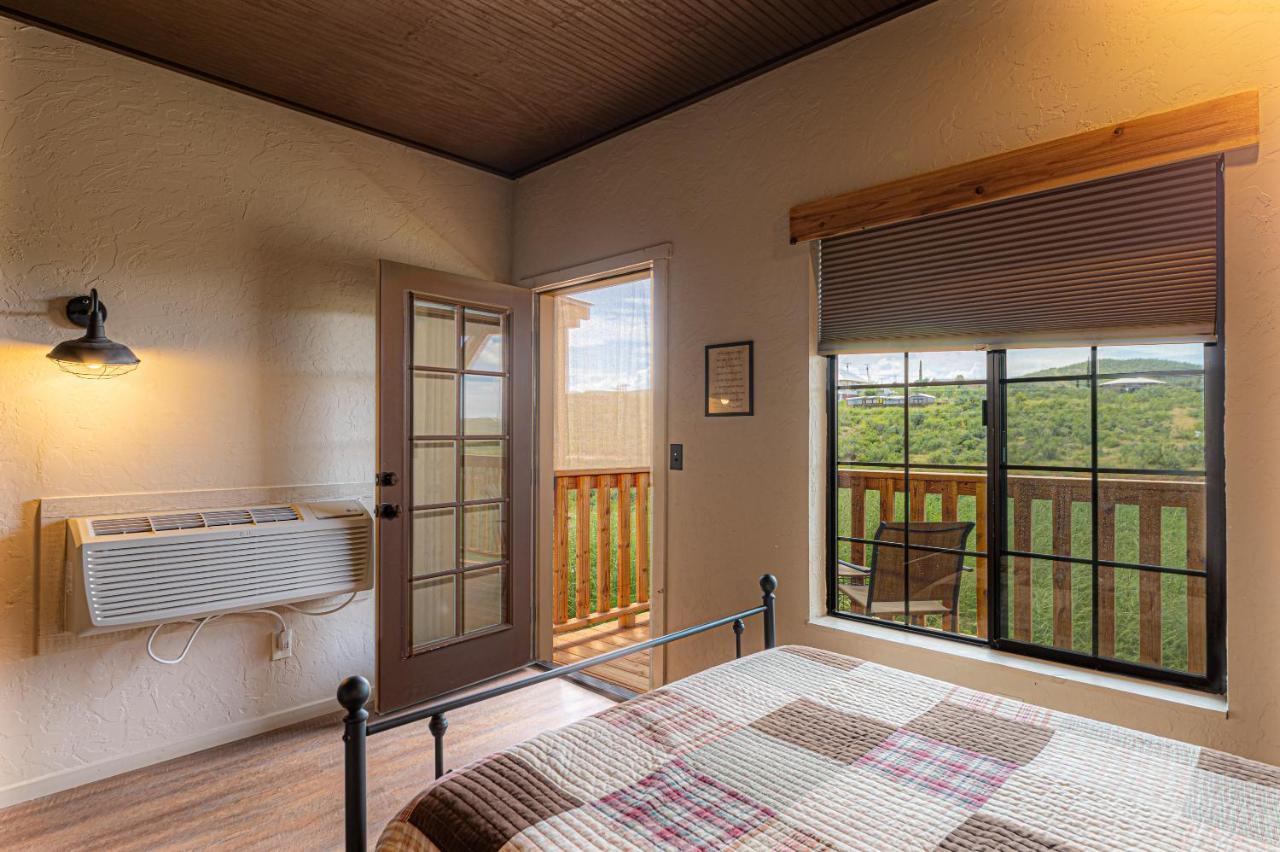 Miners Cabins #1 - Two Double Beds And Private Balcony ทูมสโตน ภายนอก รูปภาพ