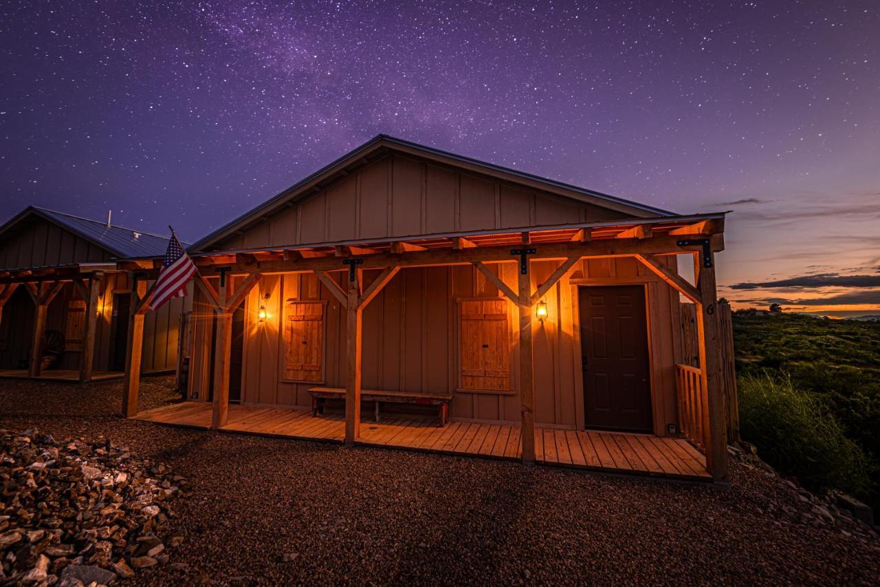 Miners Cabins #1 - Two Double Beds And Private Balcony ทูมสโตน ภายนอก รูปภาพ