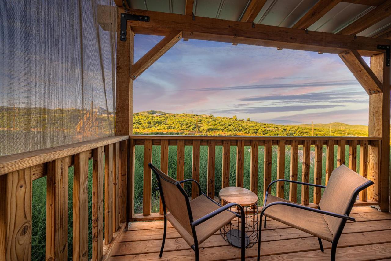 Miners Cabins #1 - Two Double Beds And Private Balcony ทูมสโตน ภายนอก รูปภาพ