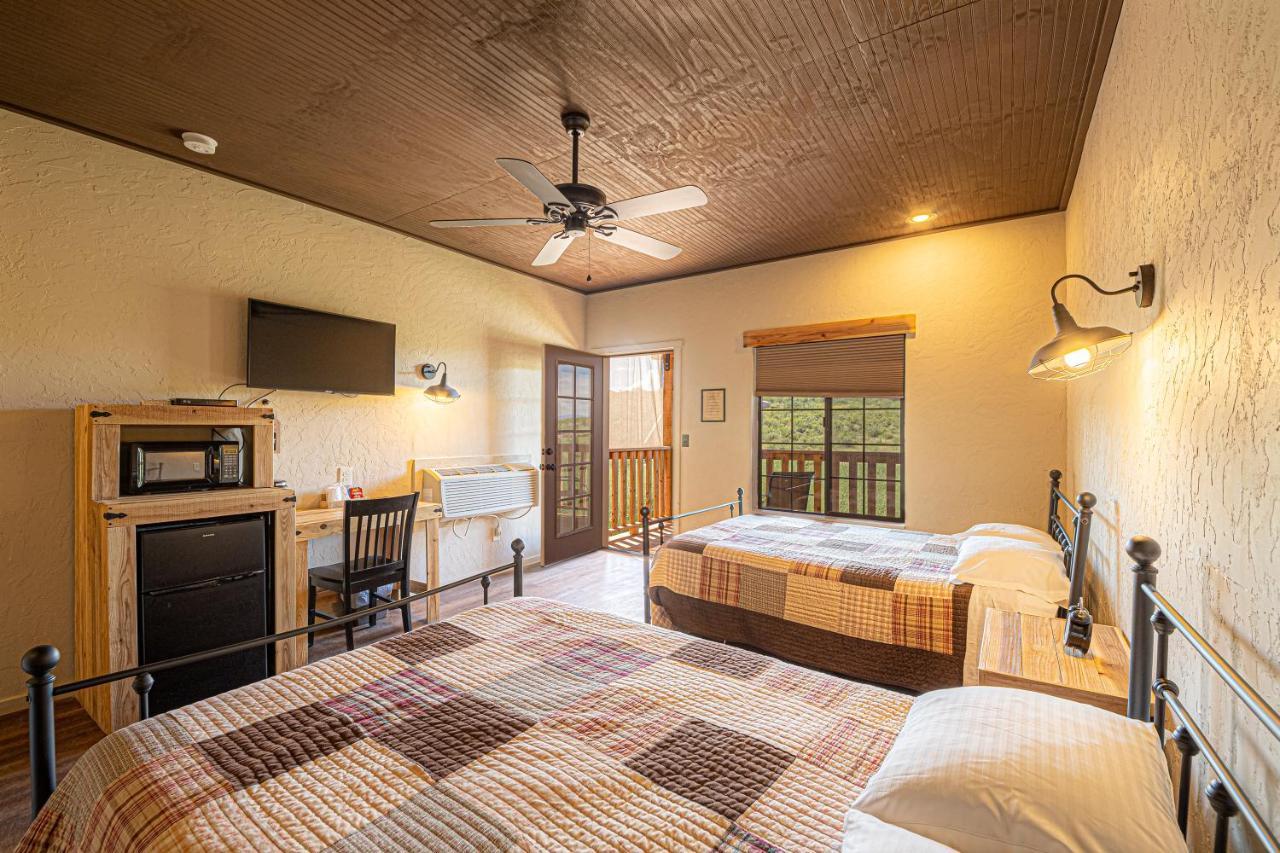 Miners Cabins #1 - Two Double Beds And Private Balcony ทูมสโตน ภายนอก รูปภาพ