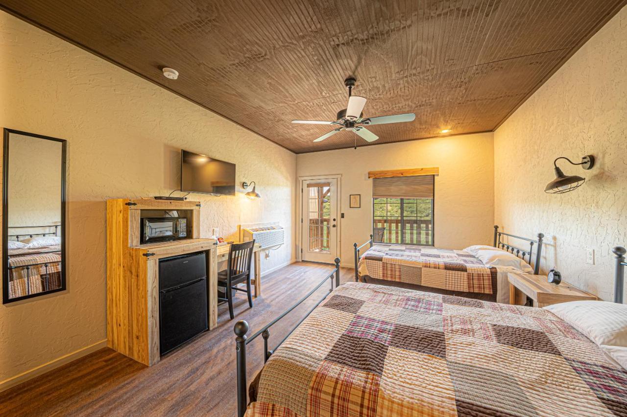 Miners Cabins #1 - Two Double Beds And Private Balcony ทูมสโตน ภายนอก รูปภาพ