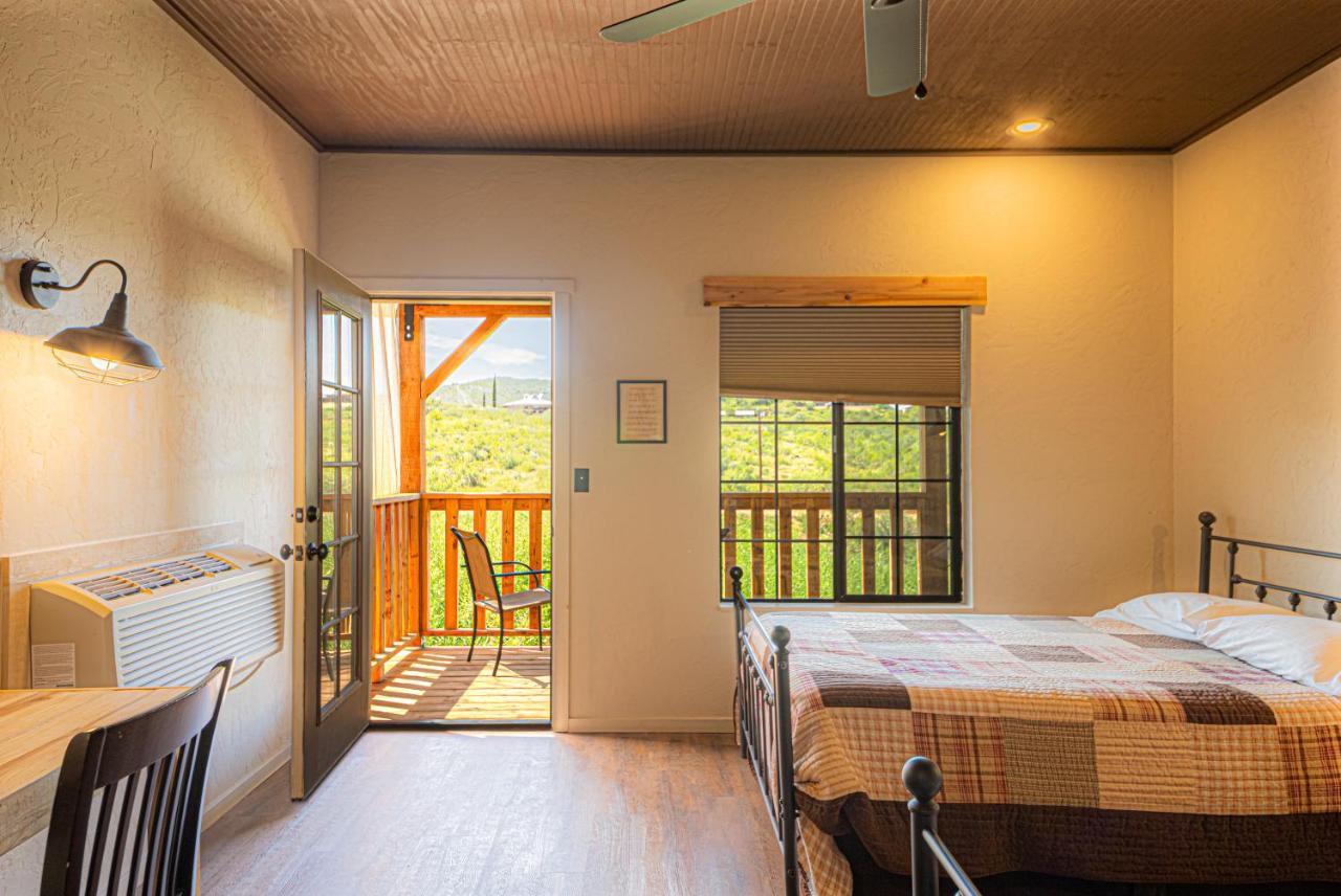 Miners Cabins #1 - Two Double Beds And Private Balcony ทูมสโตน ภายนอก รูปภาพ