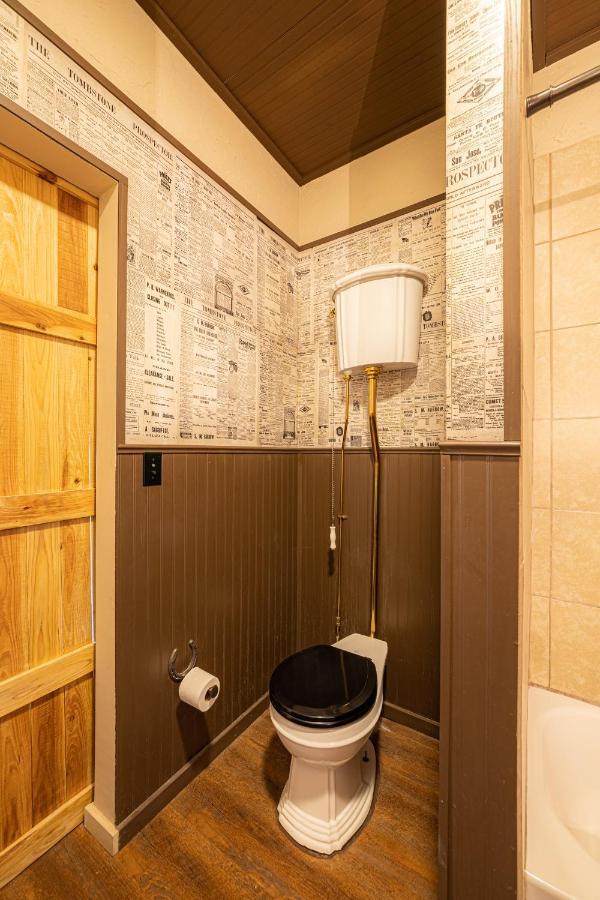 Miners Cabins #1 - Two Double Beds And Private Balcony ทูมสโตน ภายนอก รูปภาพ