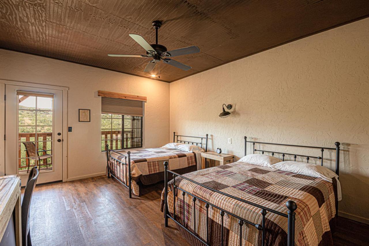 Miners Cabins #1 - Two Double Beds And Private Balcony ทูมสโตน ภายนอก รูปภาพ